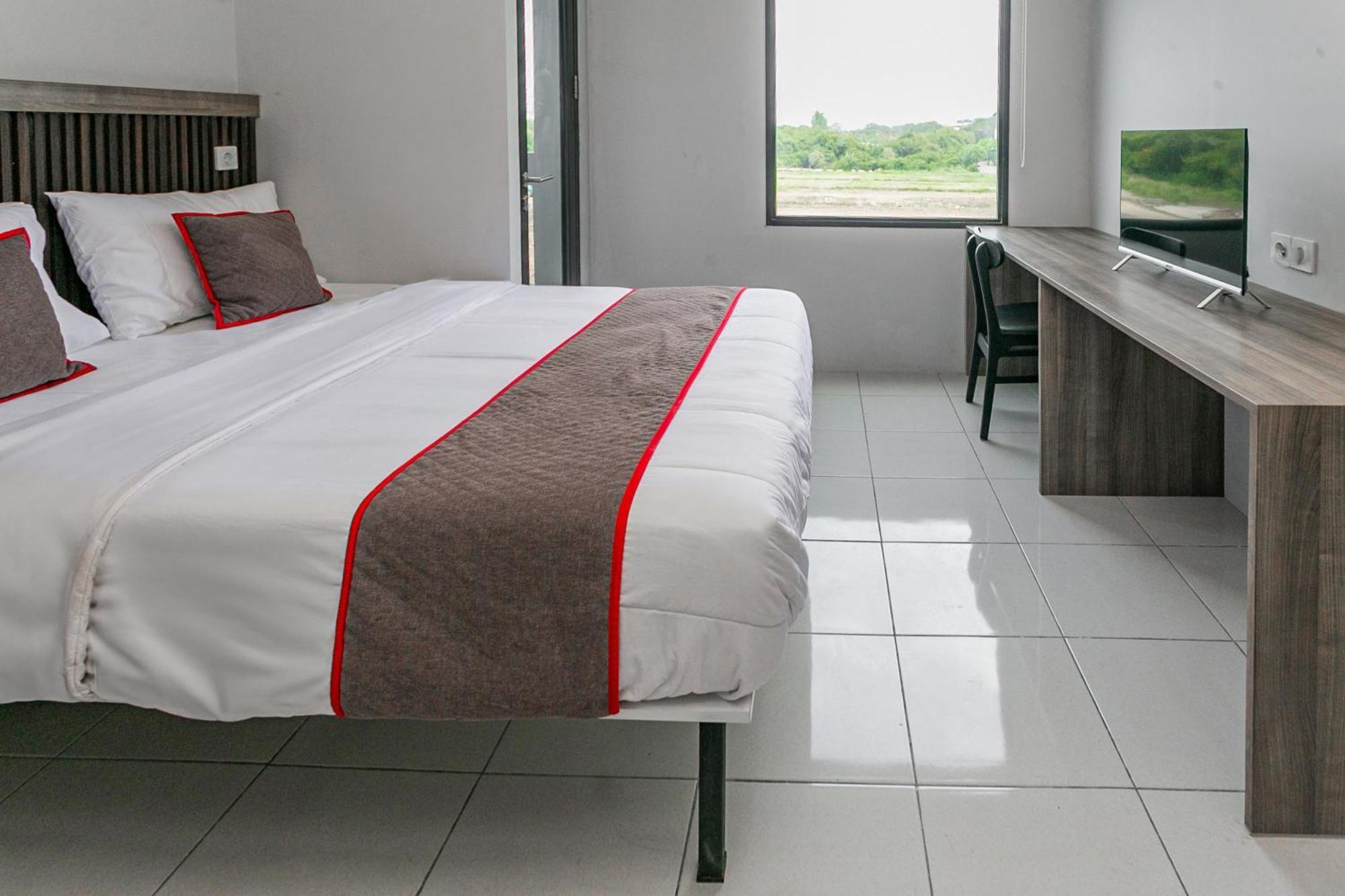 Hotel O Apartment Riverdale Cikarang Near Sgc Mall Bekasi Exterior photo