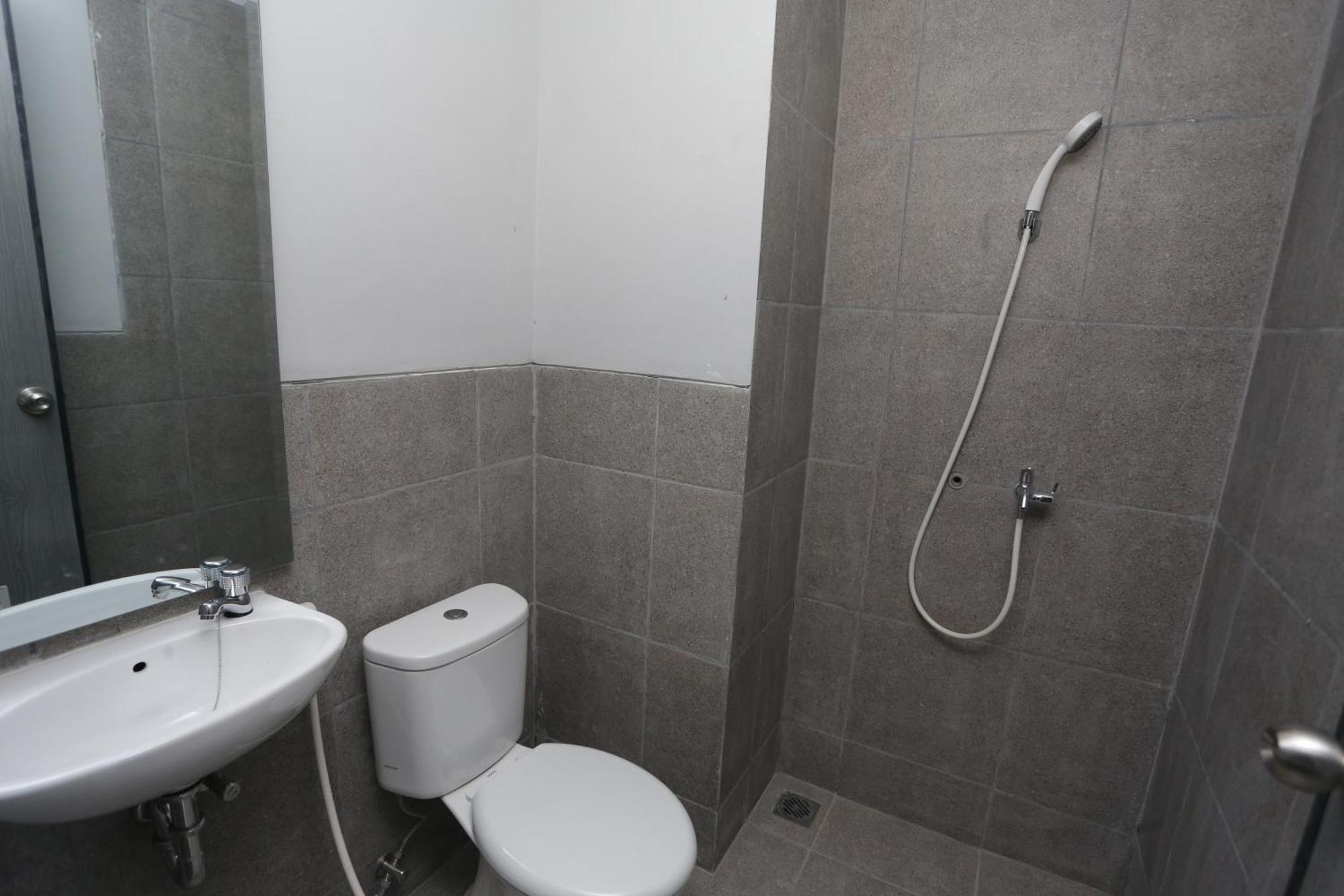 Hotel O Apartment Riverdale Cikarang Near Sgc Mall Bekasi Exterior photo